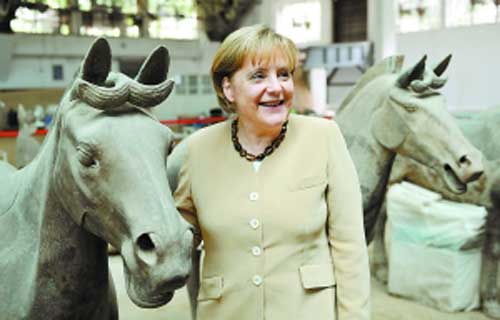 关中花馍和舞马衔杯纹银壶为德国总理默克尔祝寿
