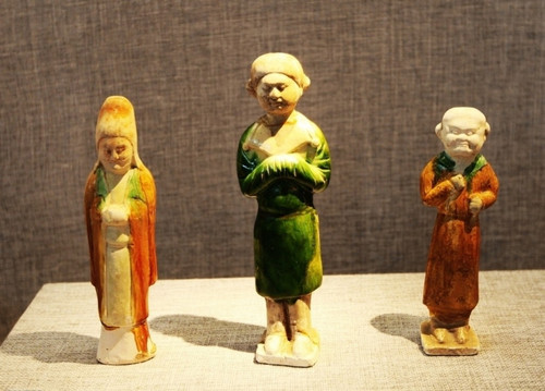 唐三彩陶器常见的釉面装饰
