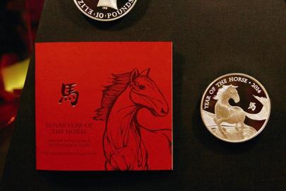 英国发行首套中国农历生肖纪念币