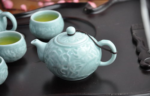 唐代盛行越窑青瓷茶具