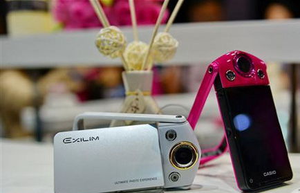新一代自拍礼品：卡西欧EX-TR350数码相机
