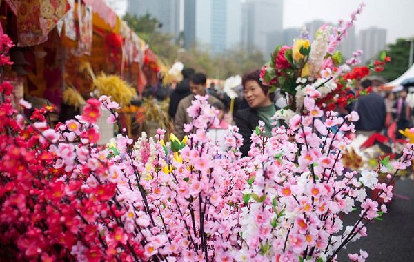 广州、哈尔滨和南昌的春节习俗