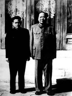 毛泽东数次书赠《七律·长征》
