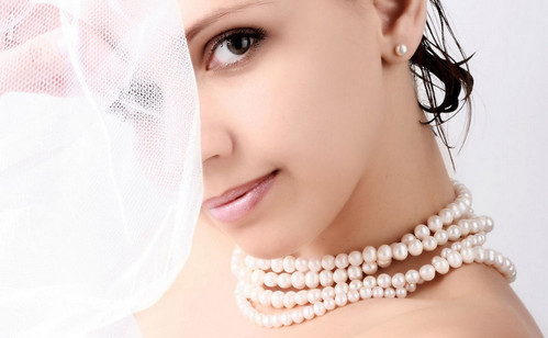 如何将珍珠配饰与婚纱进行完美搭配
