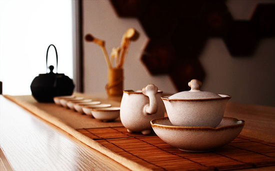 现代古朴茶具 品出优雅格调