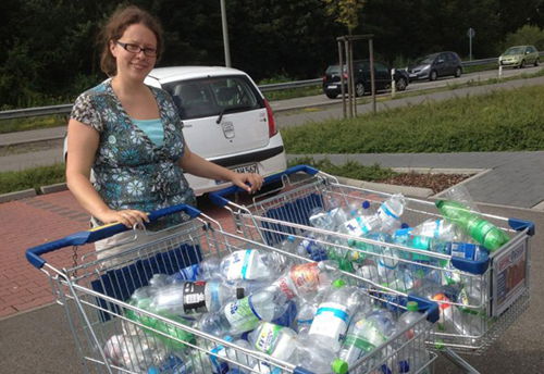 德国夫妇新婚礼品收1300个空塑料瓶