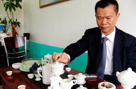 卓越陶瓷颜宝敬：做中国最好的茶具品牌
