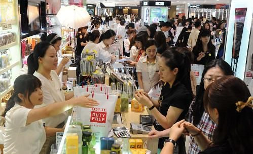 回国送礼引爆中国游客抢购韩国免税店包装袋潮